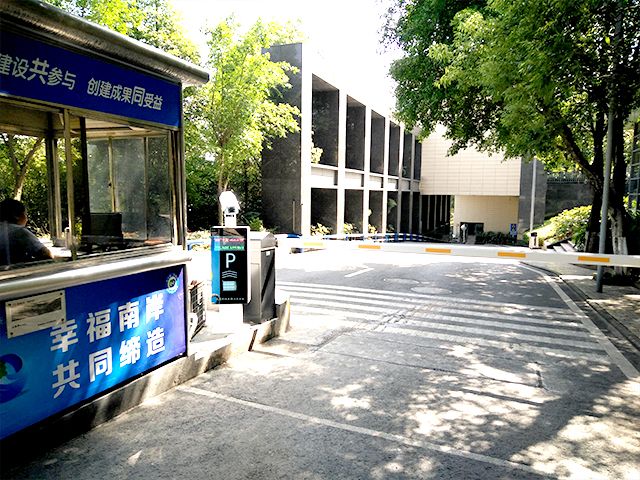 停车场轻松管理各种车辆得益于车牌识别停车场系统的应用